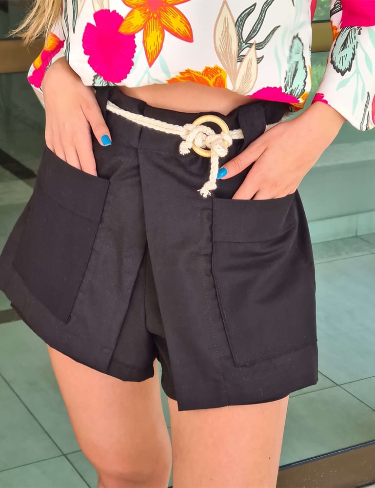 Short Saia Feminino Preto com Cinto