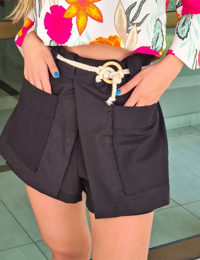 Short Saia Feminino Preto com Cinto