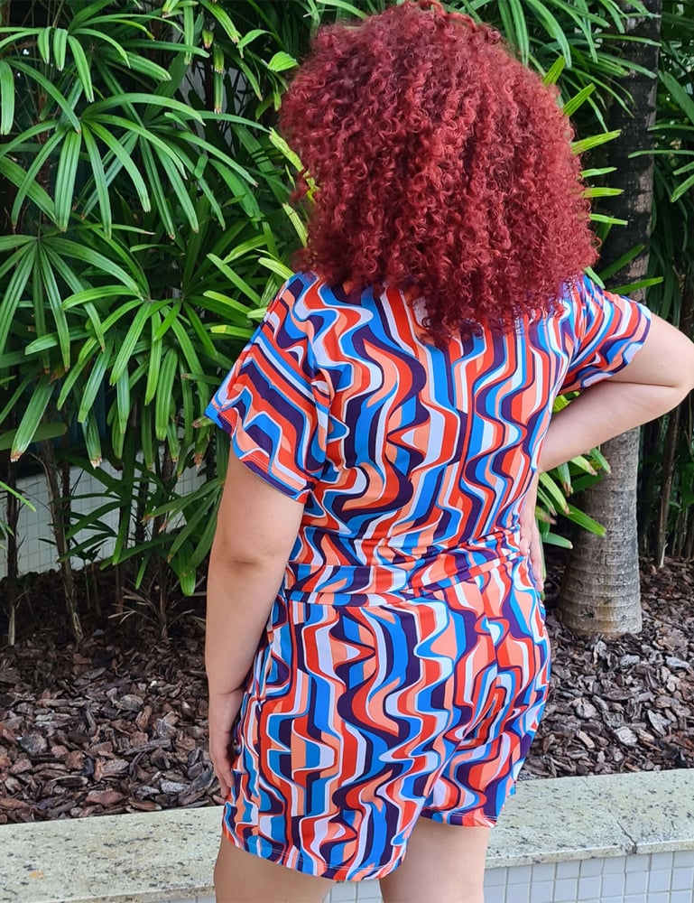 Macaquinho Feminino Plus Transpassado Geométrico 