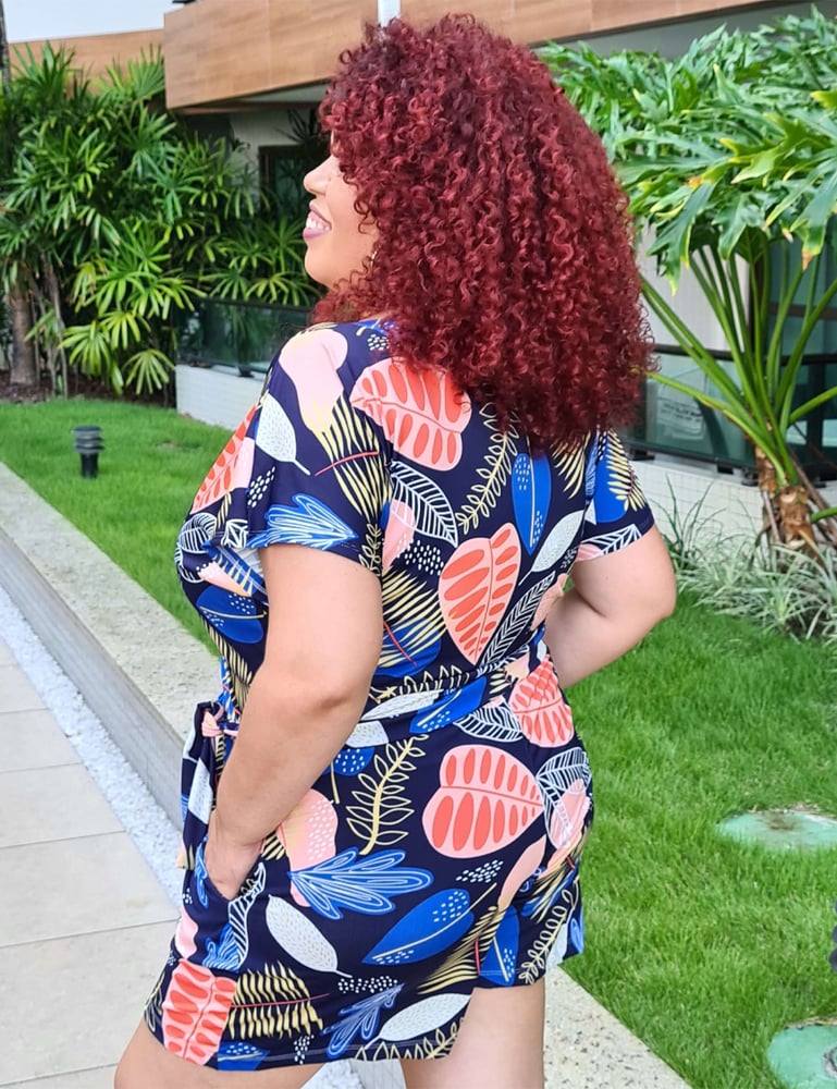 Macaquinho Feminino Plus Transpassado Azul Estampado