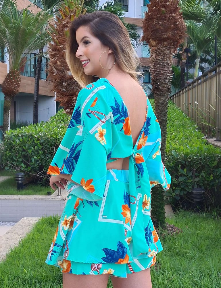 Conjunto short saia com cropped azul turquesa