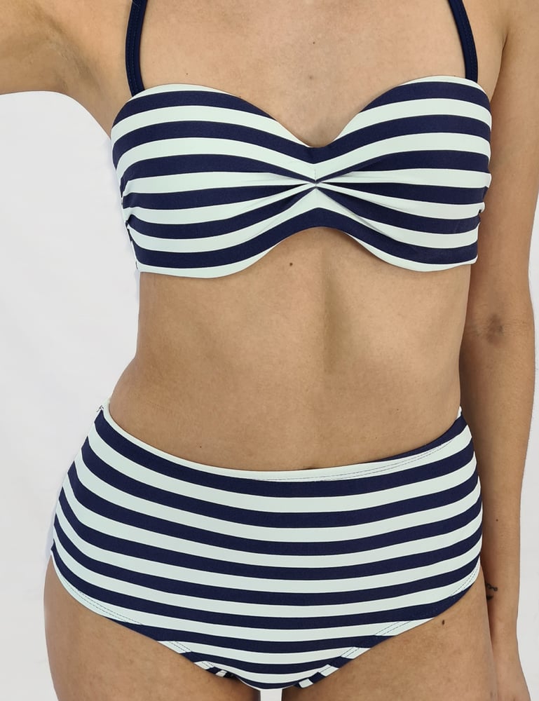 Biquíni Tomara que Caia com Calcinha Hot Pant Listrado 