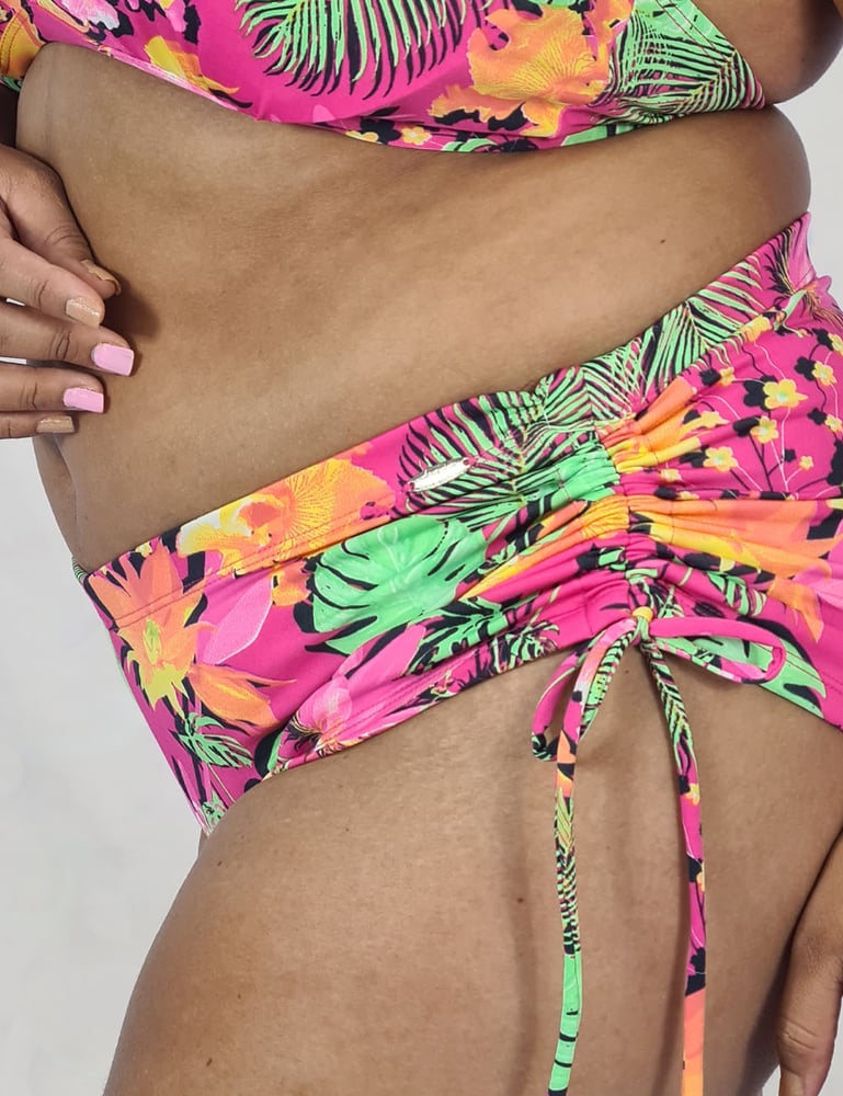 Conjunto Biquíni Plus com Shortinho Rosa