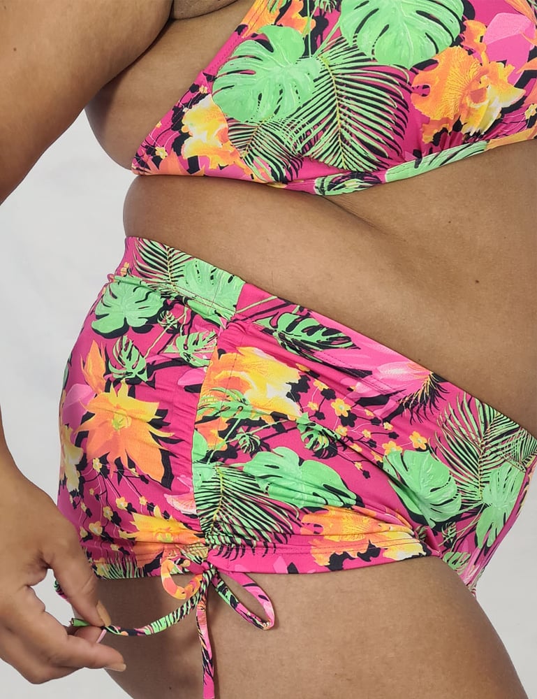 Conjunto Biquíni Plus com Shortinho Rosa