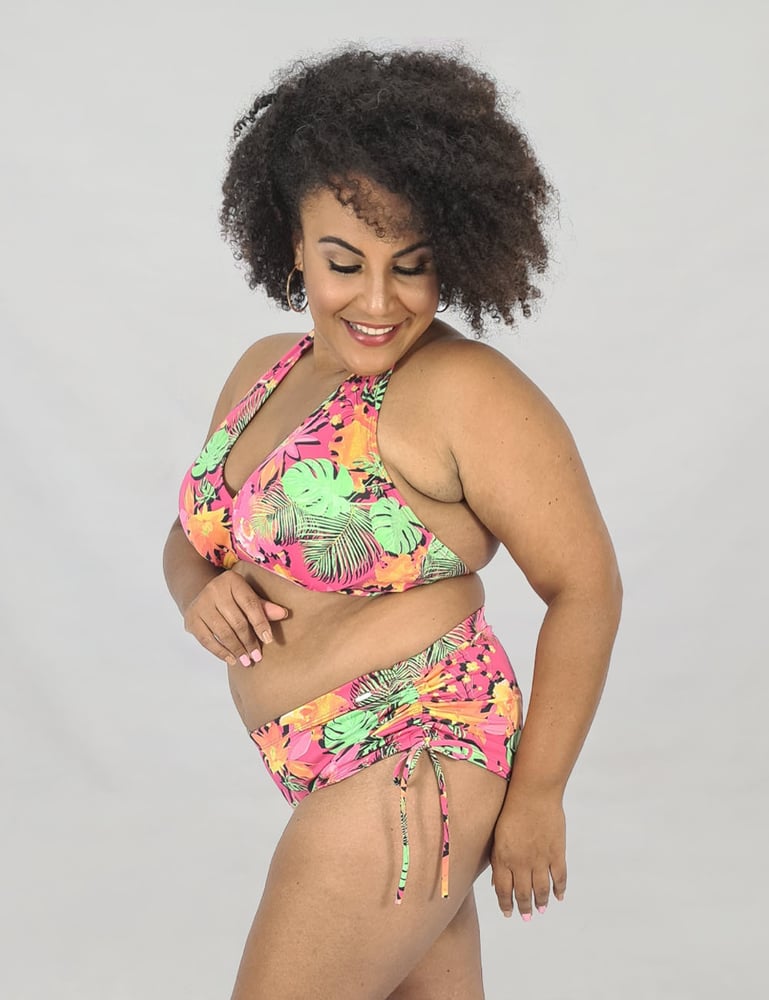 Conjunto Biquíni Plus com Shortinho Rosa