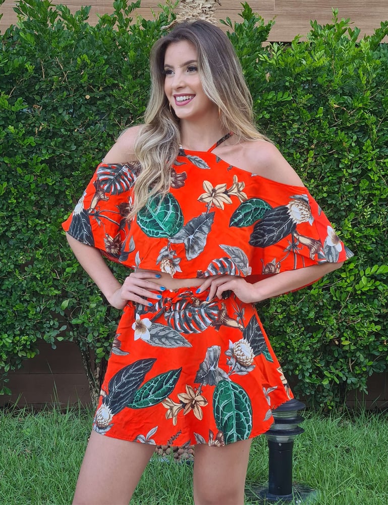 Conjunto Short Saia e Cropped com Amarração Vermelho Floral