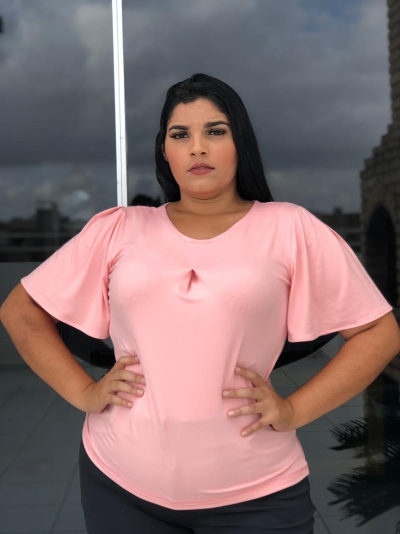 Blusa Plus Rosa com Mangas Flare