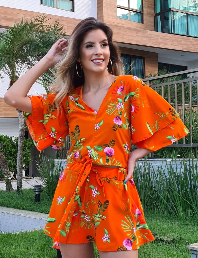 Conjunto Short Saia e Cropped com Mangas e Babados 