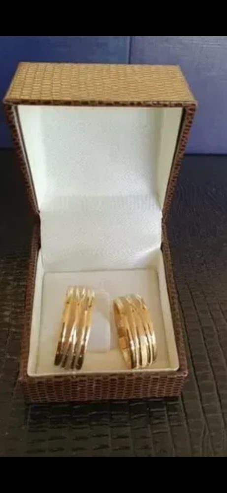 Aliança quadrada, símbolo do infinito 8mm banhada a ouro
