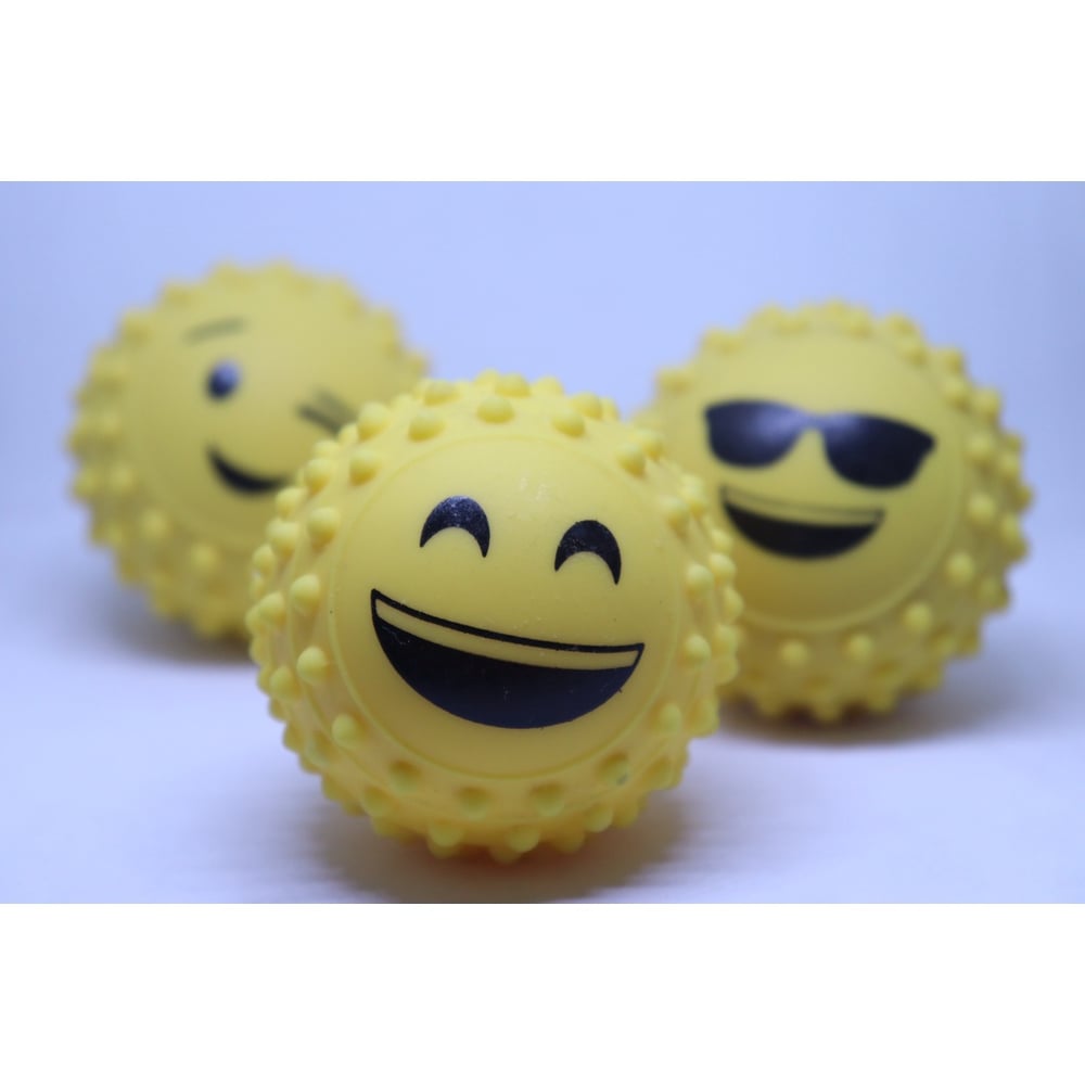 Brinquedo Para Cachorro Bolinha Cravo Emoji Divertidos Mordedor Pet