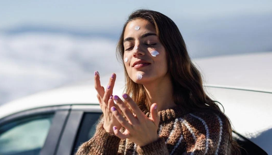 güneş koruyucu, yaz kış güneş kremi, UVA ışınları, UVB ışınları, mineral filtreli güneş kremi, kimyasal filtreli güneş kremi, güneş lekesi, cilt koruma, sağlıklı cilt, cilt yaşlanması