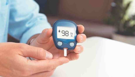 evde kan şekeri ölçümü, şeker hastalığı testi, diyabet ölçümü, kan şekeri ölçüm cihazı, evde şeker testi, şeker hastalığı kontrolü