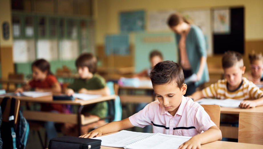 okul hazırlığı, çocuk sağlığı, okul dönemi stresi, çocuk psikolojisi, okul başarısı, aile iletişimi, çocuk check-up, sağlıklı beslenme, stres yönetimi, sosyal beceri gelişimi