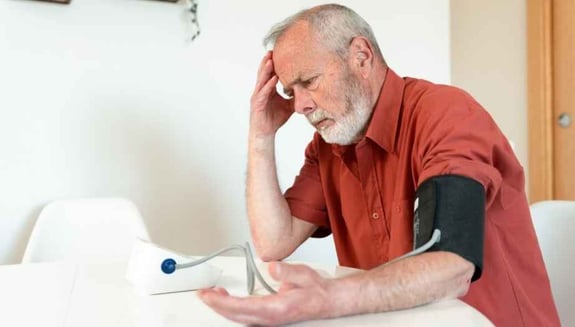 tansiyon ve uyku apnesi, uyku apnesi tansiyonu yükseltir mi, yüksek tansiyon ve horlama, dirençli hipertansiyon, sabah tansiyonu, evde uyku testi, uyku apnesi belirtileri, happ health