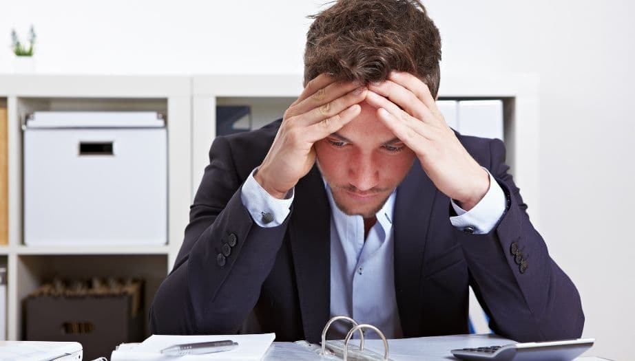 ofiste tükenmişlik sendromu, tükenmişlik belirtileri, tükenmişlik nasıl anlaşılır, işyeri tükenmişlik, tükenmişlik nedenleri, kurumsal destek, çalışan sağlığı, ofis stresi, iş yaşam dengesi, tükenmişliği önleme, işyerinde stres yönetimi, online terapi, Happ Health psikolojik destek, işyeri psikolojik danışmanlık, İK tükenmişlik çözümü, dijital terapi hizmeti, psikolojik iyi oluş, çalışan memnuniyeti, esnek çalışma, ofiste ruhsal denge