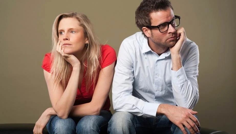 insanlarla iyi iletişim kurmak, küsmek, iletişim kurmak, insanlarla iletişim kurmak, iyi iletişim kurmak istiyorum, insanlarla güzel iletişim kurmak, iletişimi donduran sessizlik, iletişim engelleri, duygusal sessizlik, küsmeyi aşmak, empatik iletişim, iletişim becerilerini geliştirme, duygusal olgunluk, ilişkilerde sessizlik, sessizlik yerine cesaret