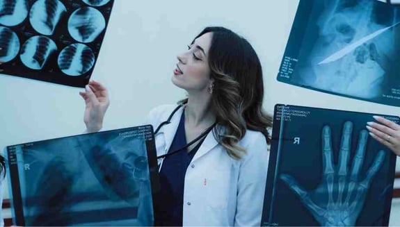 röntgen çekimi, röntgen için hastaneye gitmek gerekir mi, görüntüleme hizmeti, evde sağlık hizmetleri, mobil sağlık, doktor yönlendirmesi, tanı süreci, happ health