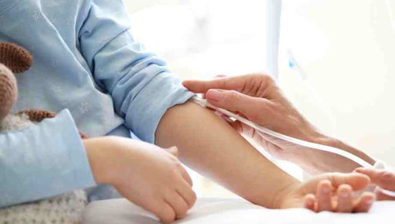 evde damar yolu açma hizmeti, evde damar yolu açma, evde serum uygulaması, periferik damar yolu, intravenöz tedavi, evde hemşirelik hizmeti, evde sağlık hizmeti, happ health