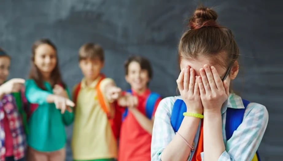 Akran Zorbalığı Nedir? Belirtileri, Etkileri ve Önleme Yolları