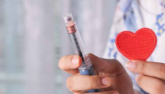 kalp hastası zayıflama iğnesi kullanabilir mi, kalp hastalığı ve zayıflama iğnesi, kalp hastalarında kilo verme, kalp krizi sonrası zayıflama iğnesi, stent sonrası zayıflama iğnesi, bypass sonrası zayıflama iğnesi, kalp yetmezliği zayıflama iğnesi, ritim bozukluğu zayıflama iğnesi, atriyal fibrilasyon zayıflama iğnesi, tansiyon hastası zayıflama iğnesi, GLP-1 kalp hastalığı, semaglutid kalp hastalığı, tirzepatid kalp hastalığı, Mounjaro kalp hastaları, Ozempic kalp hastaları, Wegovy kalp hastaları, zayıflama iğnesi kalp çarpıntısı, obezite ve kalp sağlığı, kardiyovasküler hastalık, online endokrinoloji, online endokrinoloji doktoru, happ health