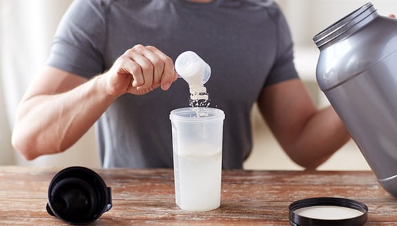 protein tozu, whey protein, kas gelişimi, protein takviyesi, sporcu beslenmesi, bitkisel protein, protein tozu faydaları, kilo kontrolü