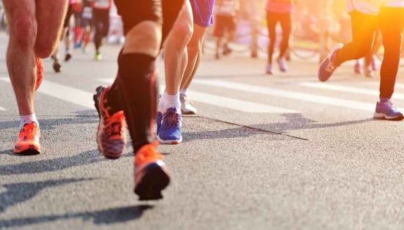 maraton koşucusu check-up, koşucu check-up, sporcu check-up, maraton sağlık kontrolü, koşucularda kan testi, koşucularda ferritin, koşucularda demir eksikliği, sporcu kalp kontrolü, EKG, efor testi, ekokardiyografi, tam kan sayımı, ferritin, D vitamini, B12 vitamini, elektrolit, böbrek fonksiyonları, karaciğer fonksiyonları, CK testi, kreatin kinaz, koşucularda sakatlık riski, dayanıklılık sporları, maraton öncesi sağlık kontrolü, check-up hizmetleri, happ health