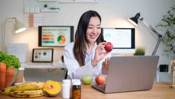 online diyet, online diyetisyen, sağlıklı beslenme, beslenme danışmanlığı, diyet planı, evde diyet, online diyet hizmeti, diyetisyen randevusu, kilo kontrolü, beslenme programı