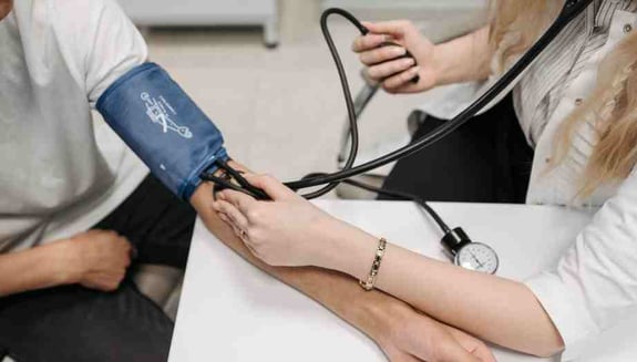 yüksek tansiyon, tansiyon check-up, hipertansiyon, böbrek fonksiyonları, kolesterol, EKG, check-up, kalp sağlığı, happ health