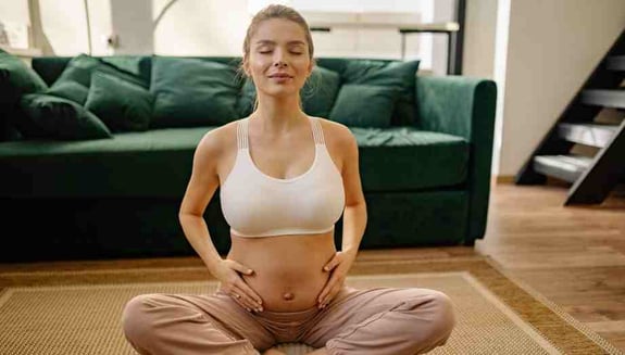 hamile yogası, hamilelik yogası, doğuma hazırlık, nefes teknikleri, yoga pozları, anne bebek yogası, pelvik taban güçlendirme, rahat hamilelik, prenatal yoga, doğum nefesi
