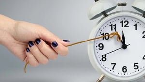 Regl (Adet) Gecikmesi Neden Olur? Regl (Adet) Gecikmesi Belirtileri Nelerdir?