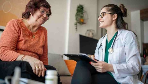 yurt dışından gelen hasta için evde sağlık hizmeti alınabilir mi, evde sağlık hizmeti, yurt dışından gelen hasta, evde bakım, evde doktor, evde hemşire, uzaktan sağlık desteği, happ health