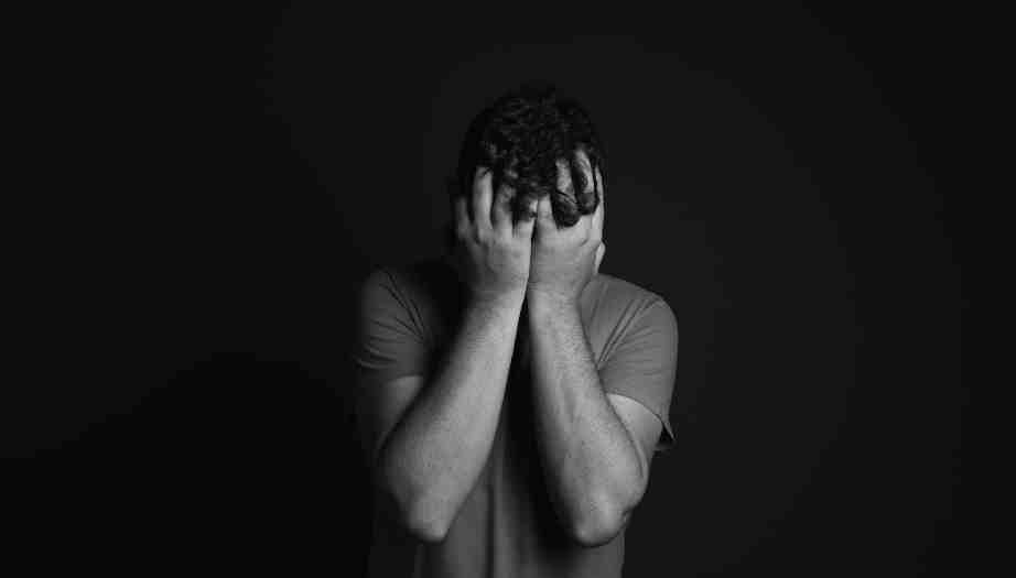 Madde Bağımlılığı Rehberi: Belirtiler, Nedenler ve Aileler İçin Çözüm Yolları