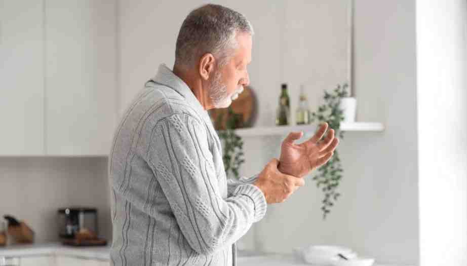Parkinson Hastası İçin Evde Hemşire Desteği Neden Önemlidir?