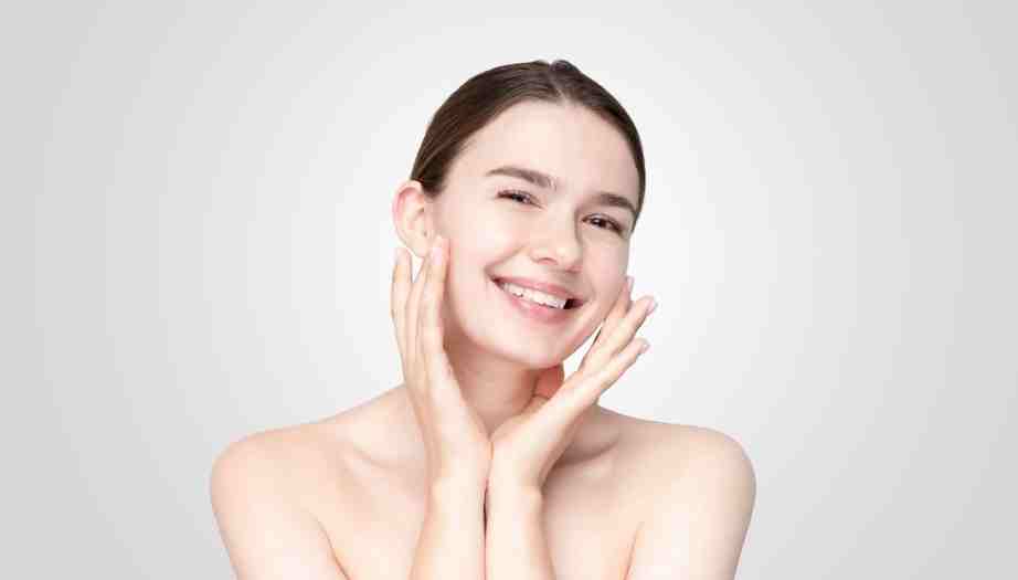 Cilt Sağlığı Hakkında Doğru Bilinen Yanlışlar: Cildinizi Gerçekten Ne Korur, Ne Zarar Verir?