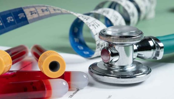 metabolik hastalıklar, metabolik hastalık nedir, metabolik takip, düzenli sağlık takibi, metabolik hastalıklarda takip, metabolik hastalık belirtileri, metabolik sendrom, metabolik sendrom nedir, insülin direnci, insülin direnci takibi, obezite, obezite takibi, obezite tedavisi, tip 2 diyabet, tip 2 diyabet takibi, diyabet riski, prediyabet, kan şekeri takibi, hba1c, açlık kan şekeri, açlık insülini, homa-ir, kolesterol takibi, lipid profili, trigliserid yüksekliği, hipertansiyon, tansiyon takibi, karaciğer yağlanması, böbrek fonksiyon testi, kreatinin, egfr, karaciğer enzimleri, alt ast, kilo kontrolü, bel çevresi takibi, kardiyometabolik risk, kalp damar riski, metabolik sağlık, endokrinoloji doktoru, online endokrinoloji doktoru, online doktor, online sağlık, glp-1 takibi, zayıflama iğnesi takibi, diyabet önleme, sağlıklı kilo yönetimi