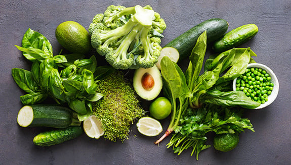 cilt sağlığı için beslenme, cilde iyi gelen besinler, cilt için vitaminler, sağlıklı cilt, parlak cilt, cilt güzelliği, antioksidan besinler, cilt dostu gıdalar, su tüketimi, omega-3, biotin, c vitamini, e vitamini, a vitamini, selenyum, çinko, cilt sağlığı önerileri, sağlıklı yaşam, doğal cilt bakımı