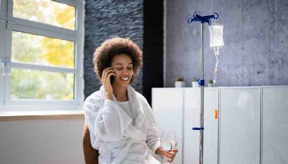 evde serum uygulaması, evde serum, serum takma evde, evde sağlık hizmeti, evde hemşire hizmeti, serum uygulaması nasıl yapılır, evde tedavi desteği, happ health
