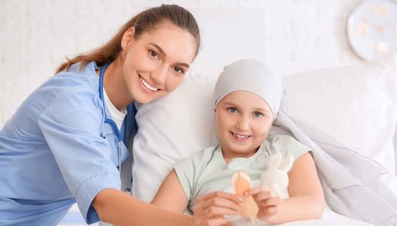 çocuklarda kanser, kanser tedavisinde evde bakım, pediatrik onkoloji evde bakım, çocuklarda kemoterapi sonrası bakım, kanserli çocuklarda enfeksiyon riski, çocuklarda destek tedavisi, evde onkoloji bakımı, çocuklarda ateş, Medical Park evde sağlık, Liv Hospital evde sağlık, evde onkoloji hastalarına destek tedavisi, happ health