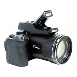 Nikon COOLPIX P950 83x Super Zoom Camera + Element MII Aluminium Tripod + Adventura TLZ 30 II Camera Bag + SanDisk Extreme 64GB SDXC Card