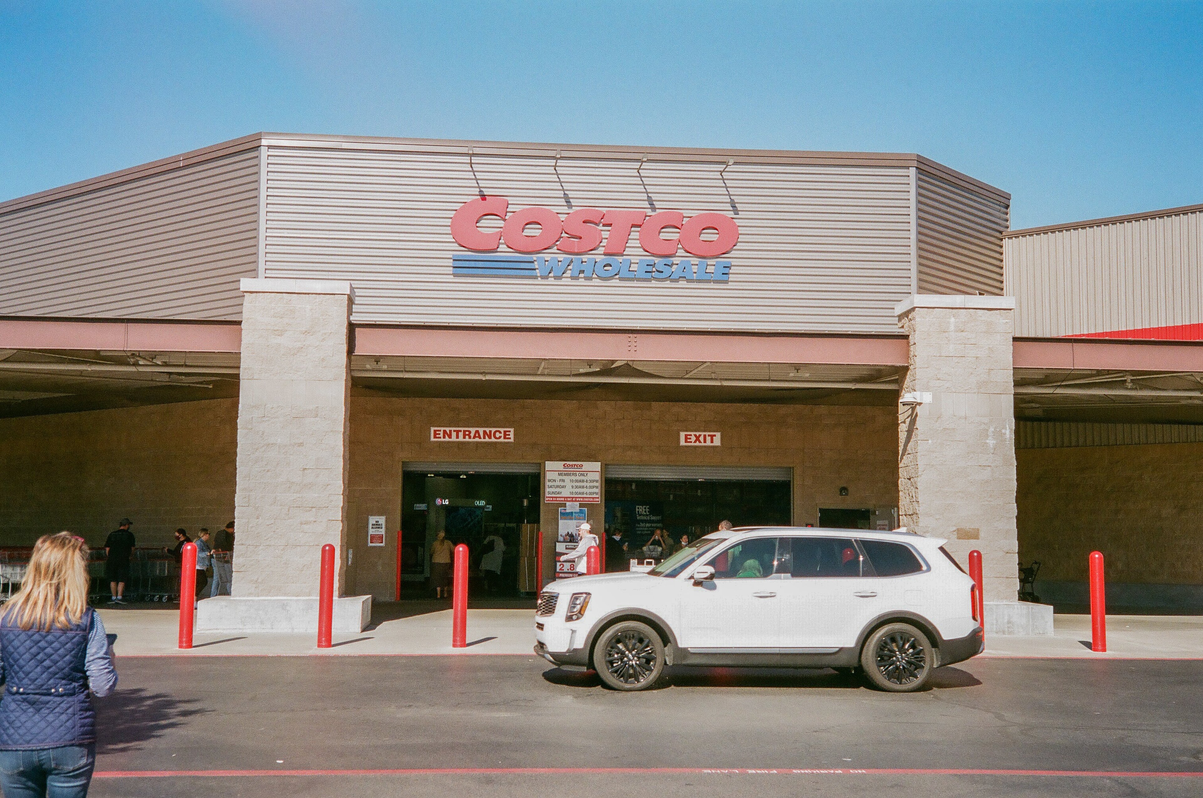 Cover photo for Costco Donation Request: How to Apply for Warehouse Donations and Grants (2026)
