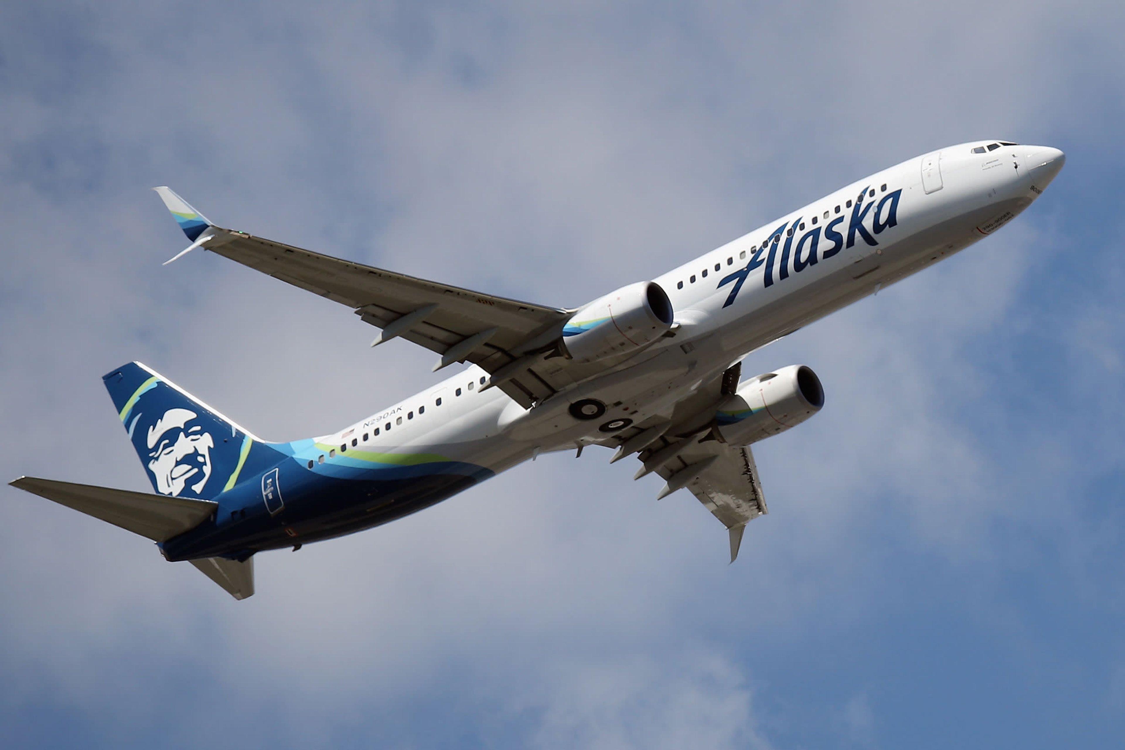 Cover photo for Alaska Airlines Donation Request: Who Qualifies for Flight Donations (2026 Guide)