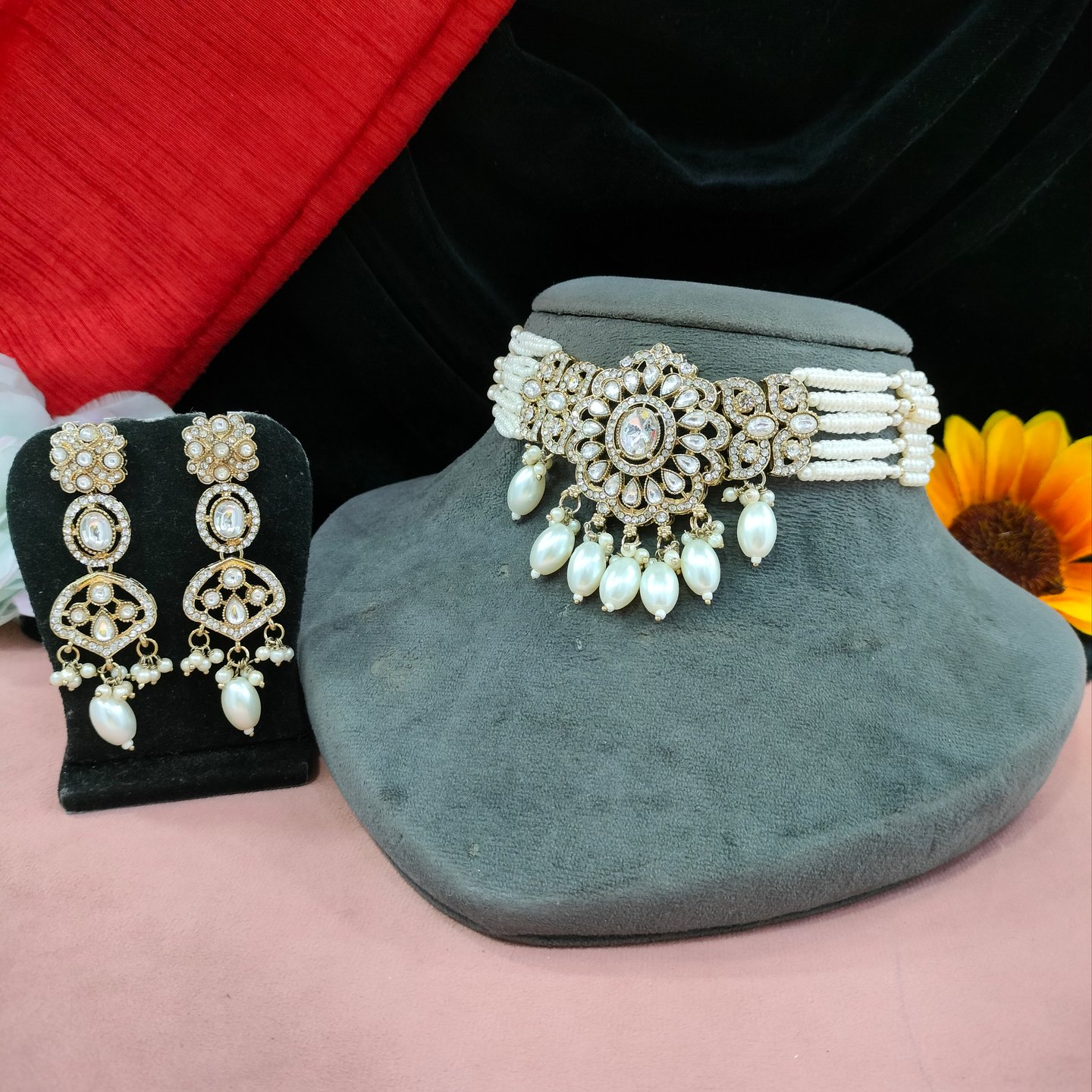 Misthi Victorian Zircon and Monalisa Stone Pearls Choker Set