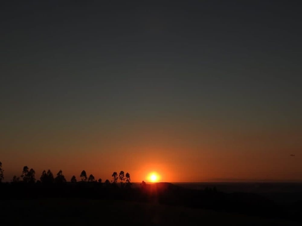 ROTEIRO DO VINHO E DO PÔR DO SOL EM CARRO 4X4 