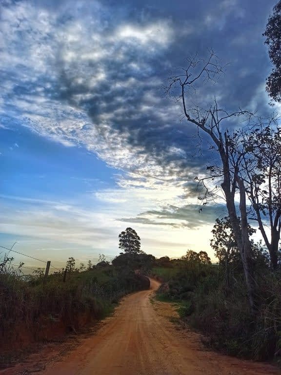 POR DO SOL NAS PEDRAS DA MANTIQUEIRA
