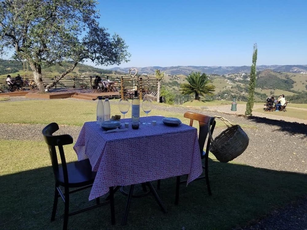 VINÍCOLA TERRASSOS - PIQUENIQUE NAS MONTANHAS