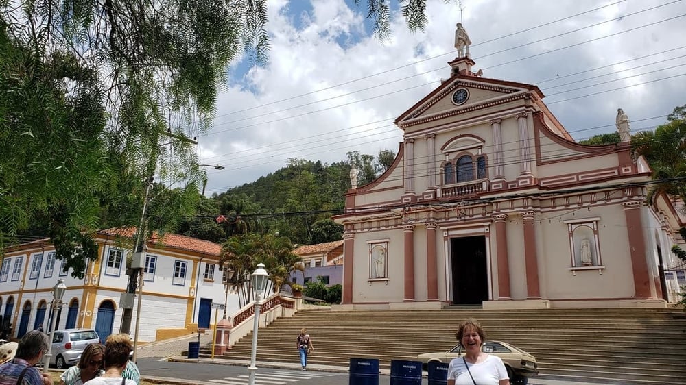 TOUR PELO CIRCUITO DAS ÁGUAS PAULISTA / CAFÉ ESPECIAL, CACHAÇA DE ALAMBIQUE E HISTÓRIA! Com saída em Holambra