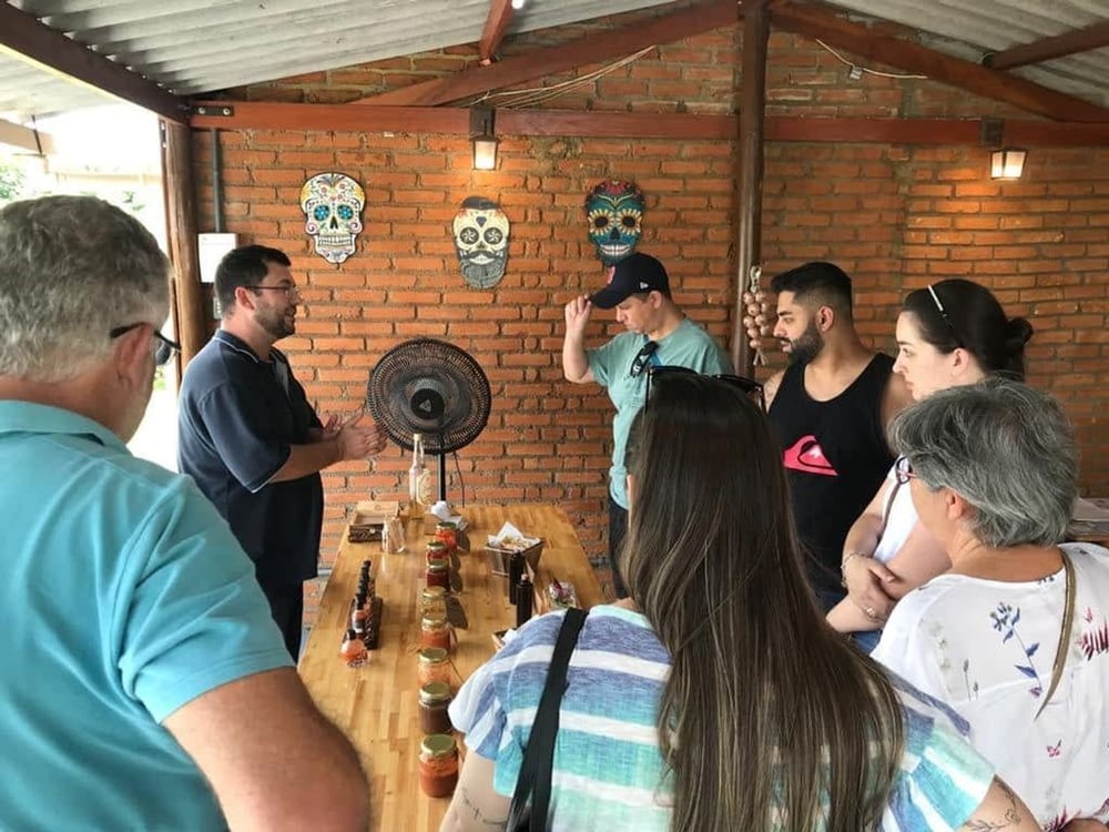 DEGUSTAÇÃO ORIENTADA DE PIMENTAS E GELÉIAS NO SÍTIO JOELJER