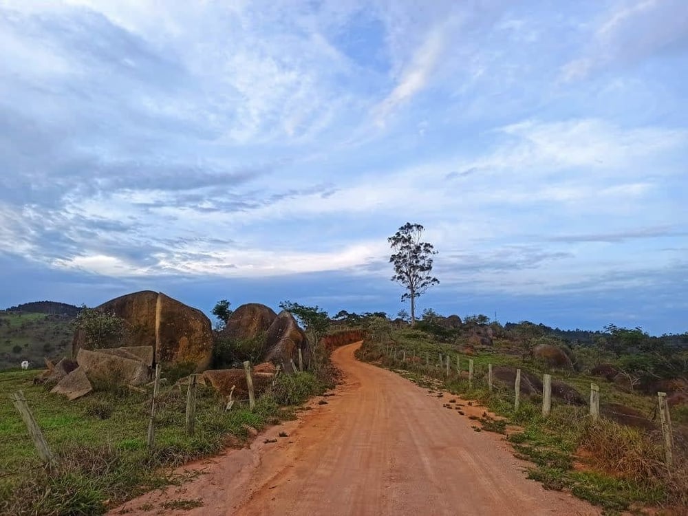 POR DO SOL NAS PEDRAS DA MANTIQUEIRA