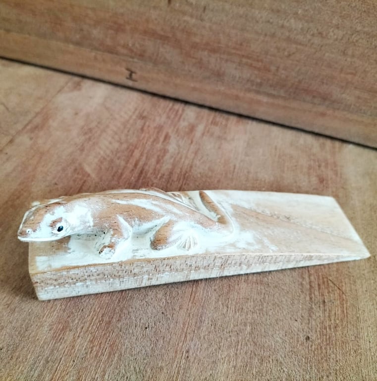 Hand Carved Wooden Gecko Doorstop - Natural Decorative Stopper
