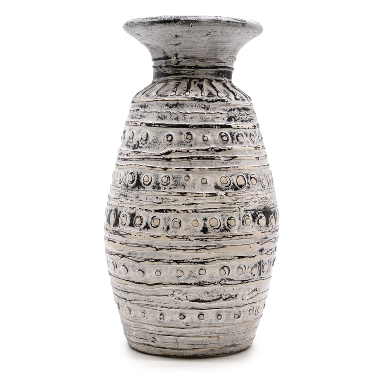 Cream Classic Shaped Vase - Timeless Design, Durable Quality